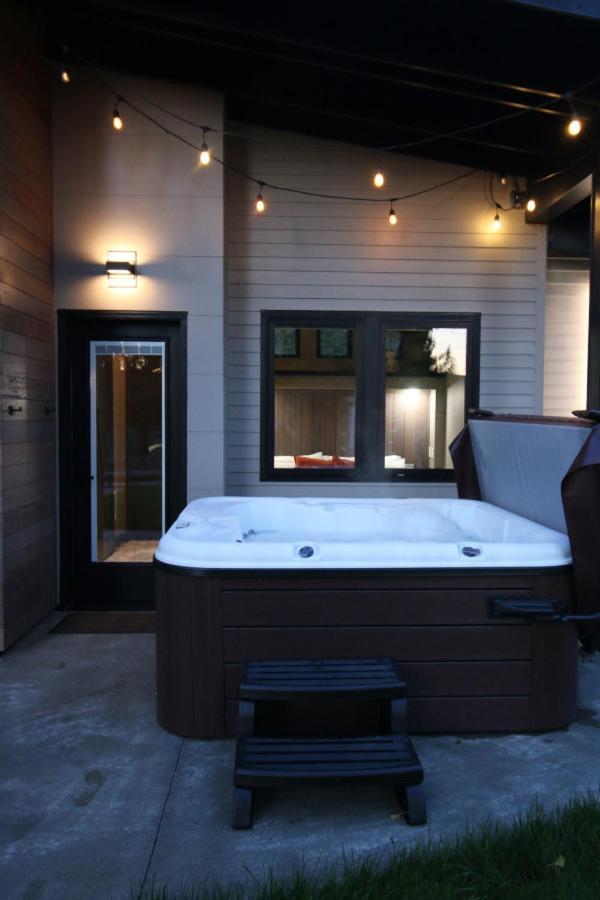 Luxe Lake Cabin Hot Tub Grill Firepit Ev Charger Onalaska Εξωτερικό φωτογραφία