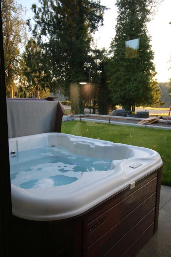 Luxe Lake Cabin Hot Tub Grill Firepit Ev Charger Onalaska Εξωτερικό φωτογραφία