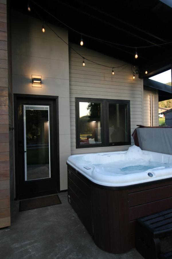 Luxe Lake Cabin Hot Tub Grill Firepit Ev Charger Onalaska Εξωτερικό φωτογραφία